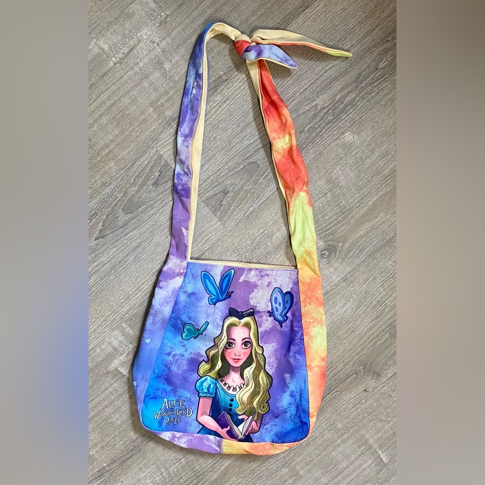 Disney Parks Exclusive Alice in Wonderland Canvas Tote – Shanghai Disney Maze